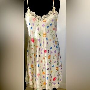 Floral Lace-Trimmed satin Nightgown